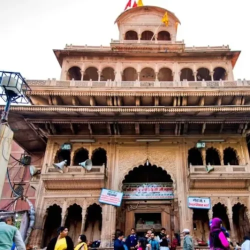 689a2246b7a32-banke-bihari-temple-130447890-16x9